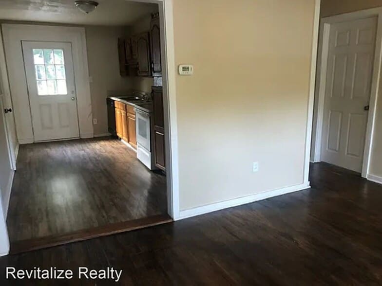 Building Photo - 1905 Pake Ave