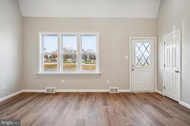 Building Photo - 137 E Laughead Ave