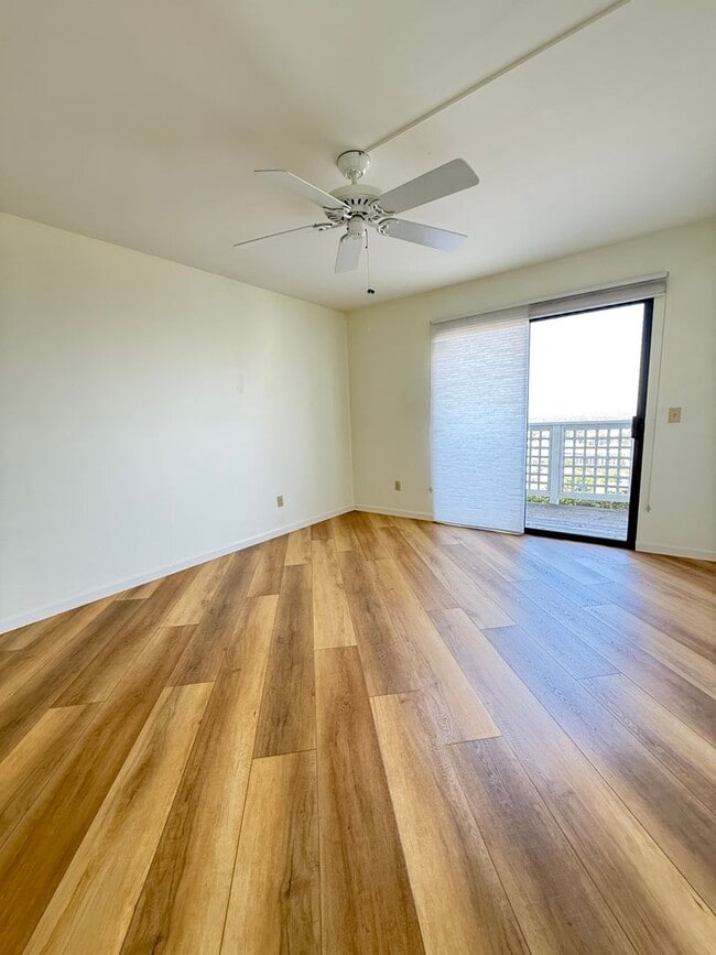 Building Photo - 2 BR 2 bath with beautiful views