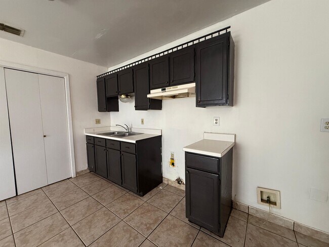 Building Photo - 308 Larga Vista Dr