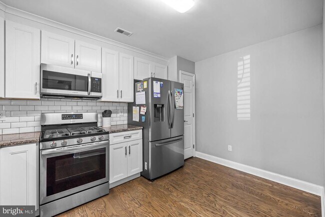 Building Photo - 1203 Delancey Way
