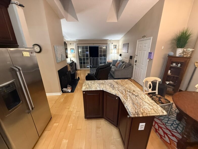 Building Photo - 955 Juniper Way
