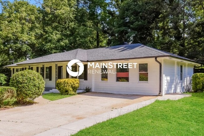 Building Photo - 4 Bedroom Pet-Friendly Home in Mableton, GA with Main Street Renewal