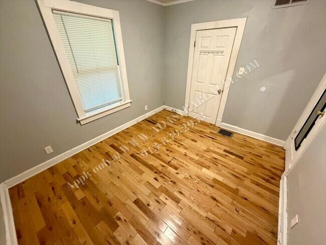 Building Photo - Beautiful Waldo Home-Available NOW!!