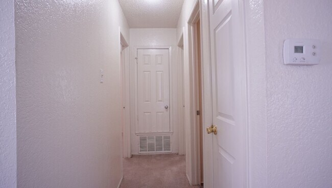 Building Photo - 7404 Vintage Hills Dr