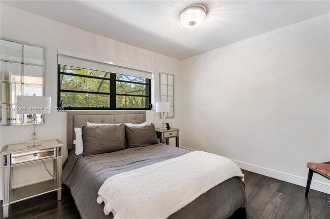 Building Photo - 8480 SW 66th St