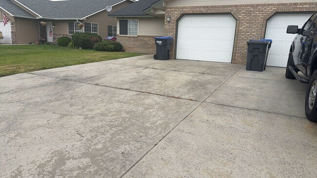 Building Photo - 802 Jamie Dr