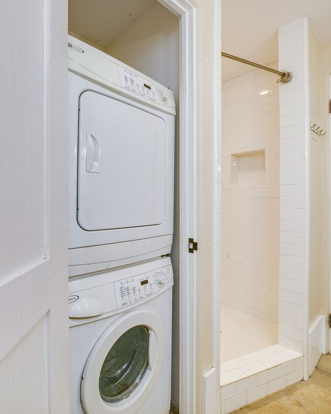 Building Photo - Foothill Guest Cottage with a View!