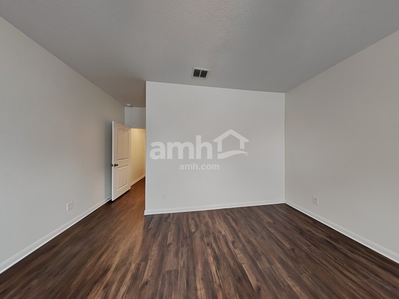 Building Photo - 7913 Oxbow Way