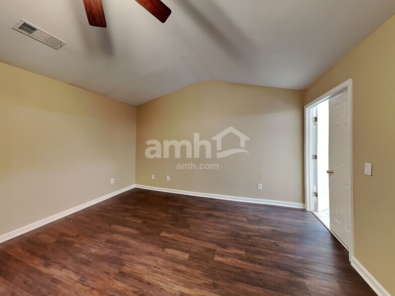 Building Photo - 1584 Silver Ridge Dr