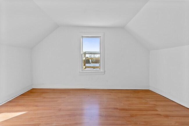 Building Photo - 126 S 4th St