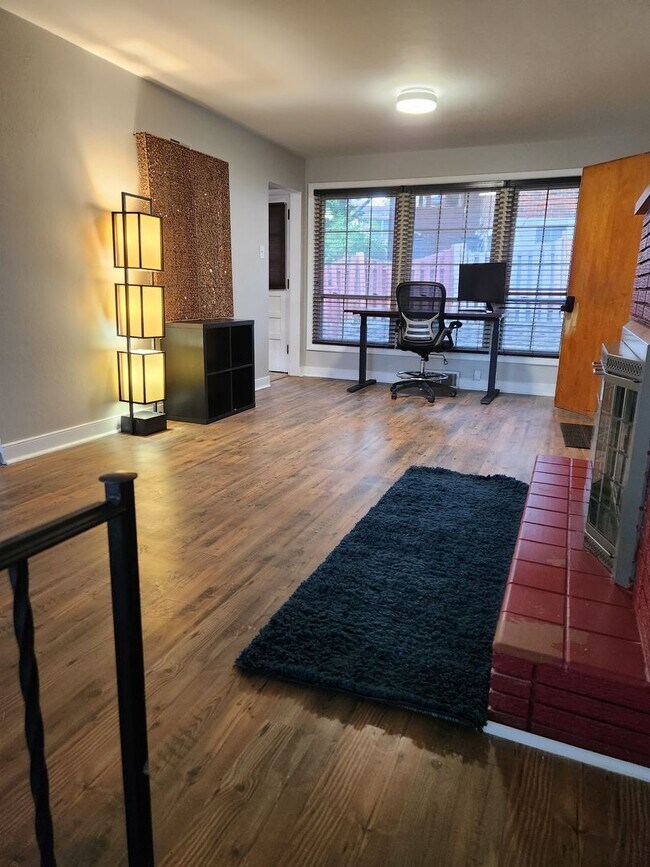 Building Photo - 1 Private Bedroom 1 Shared Bathroom