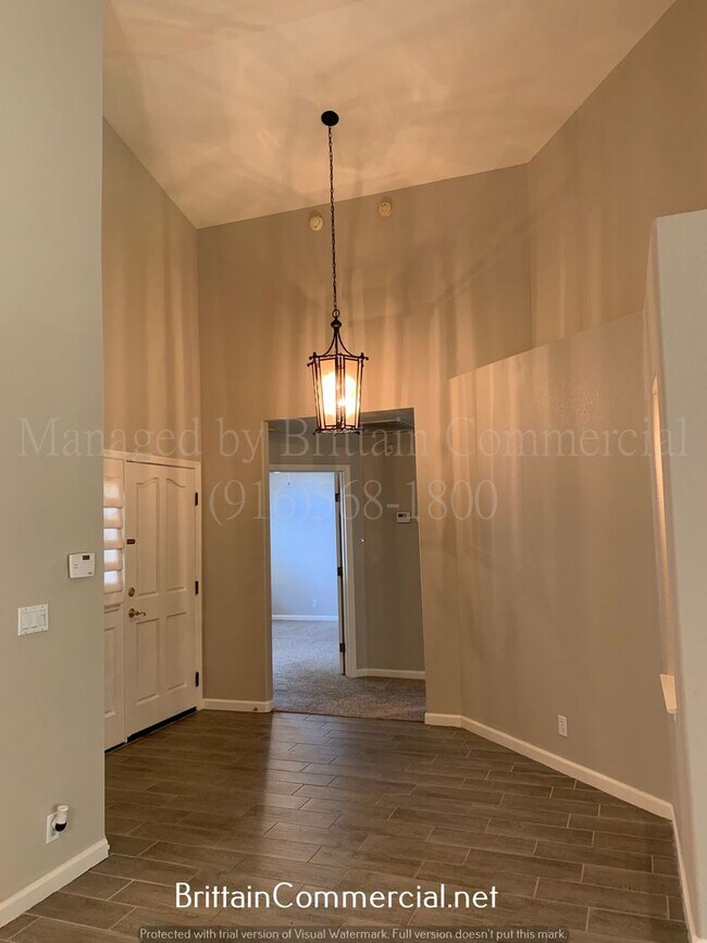 Building Photo - Gorgeous 3 Bedroom 2 Bath House at Courtsi...