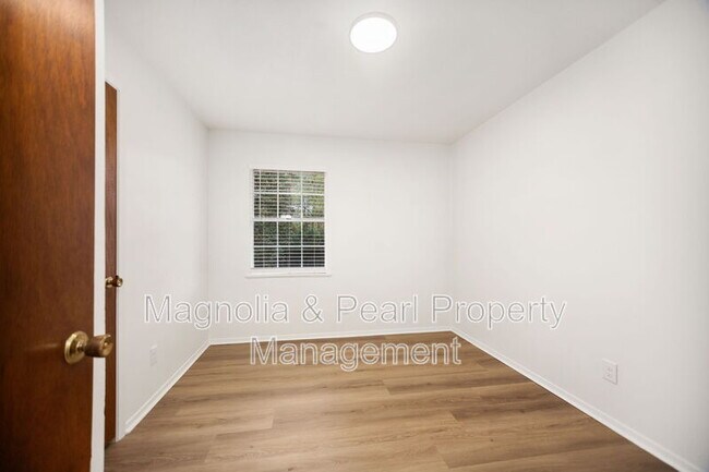 Building Photo - 207 Westwood Pl