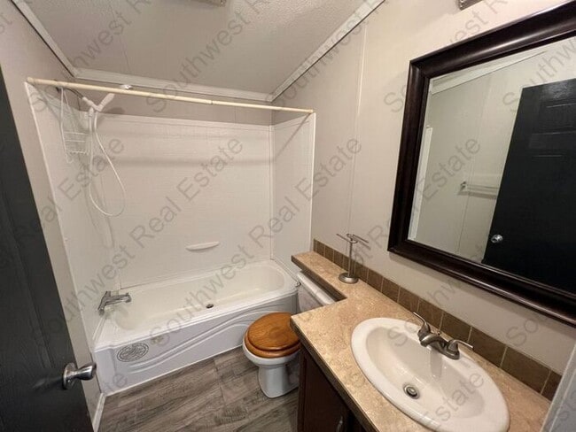 Building Photo - Spacious 3 bedrooms 2 baths home- Storage building- Small Pets Allowed!