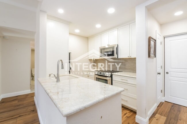 Building Photo - 1365 Columbine St