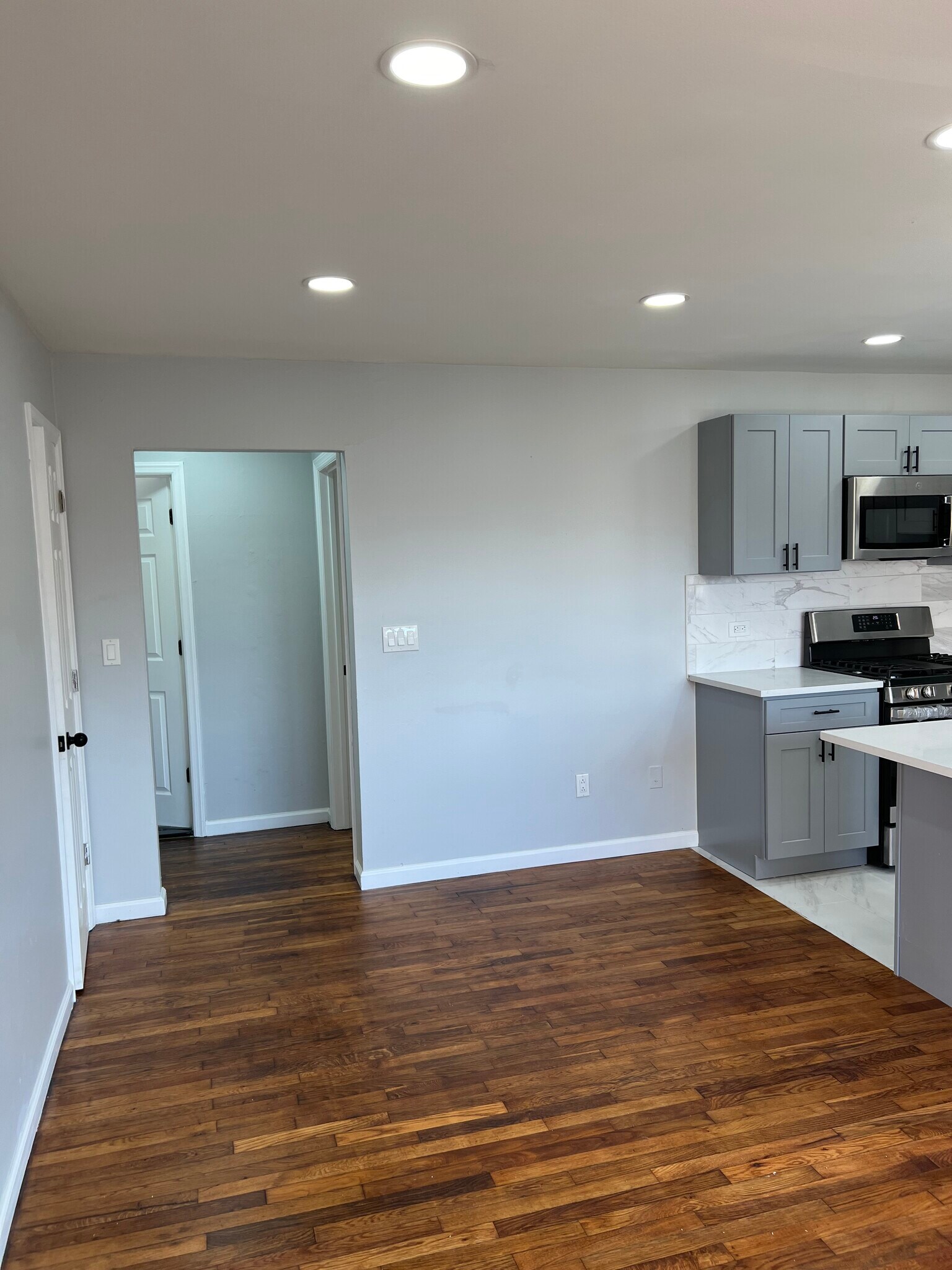 Building Photo - 924 Stuyvesant Ave