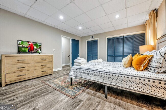 Building Photo - 1440 Glynn Oaks Dr SW