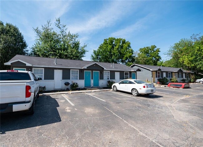 Building Photo - 413 Ewalt Ave