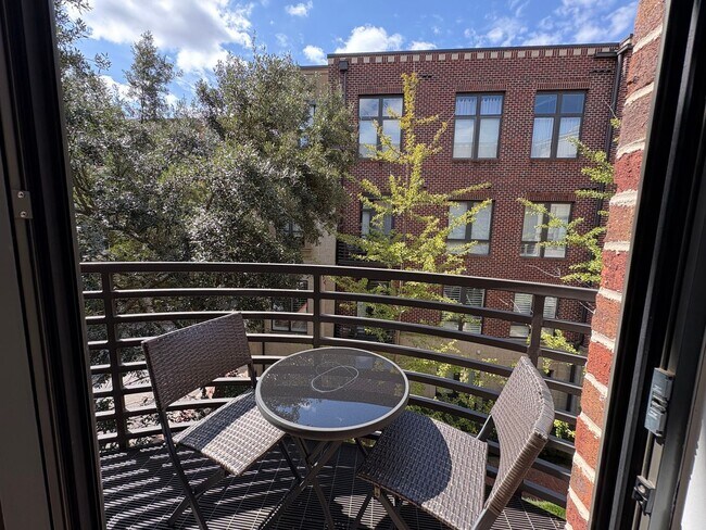 Building Photo - 1 Bedroom 1 Bath Condo Downtown Greenville...