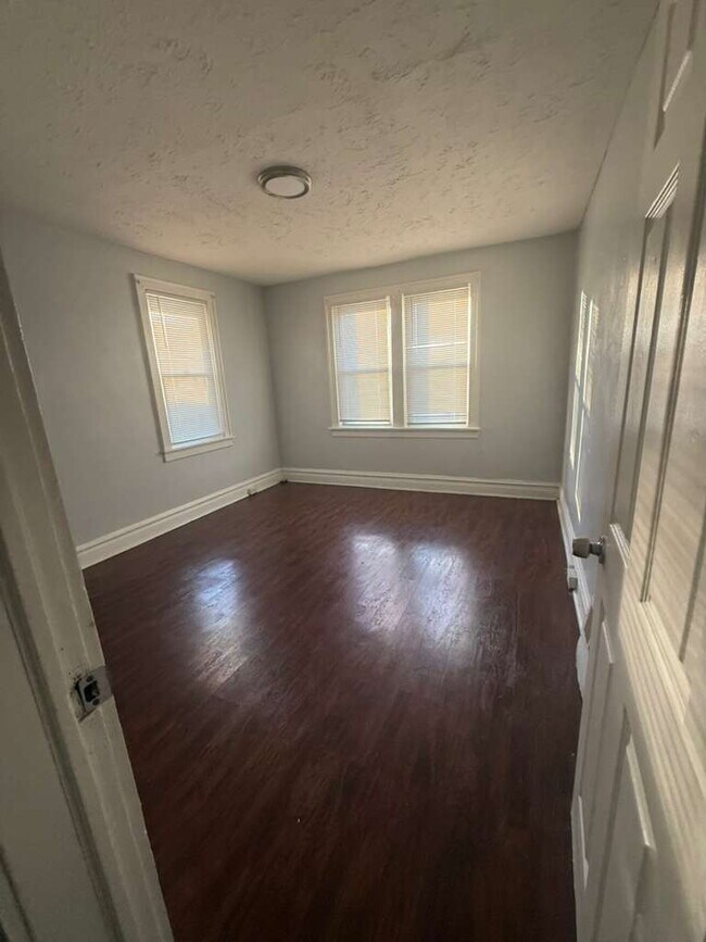 Building Photo - "Charming 2-Bedroom St. Louis Home with Gleaming Hardwood Floors in 63121!"