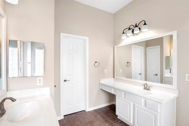 Building Photo - 7031 Ballinger Ridge Ln