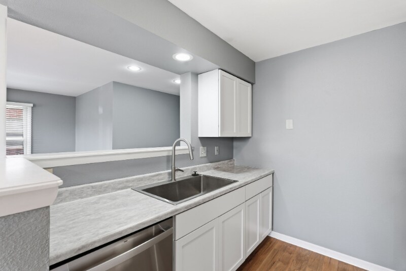 Building Photo - 1450 S Webb Rd