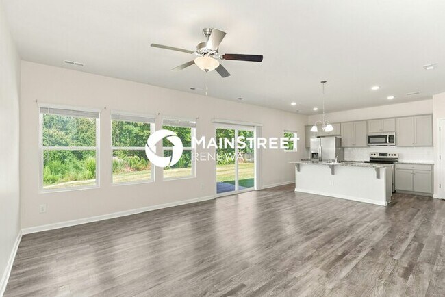 Building Photo - 3 Bedroom Pet-Friendly Home in Charlotte, NC with Main Street Renewal