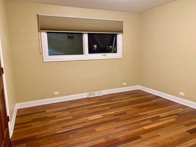 Building Photo - 11 Woodridge Dr