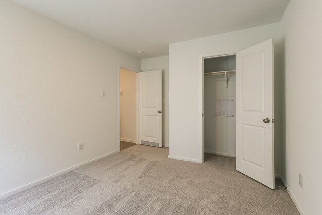 Building Photo - 609 Craven St