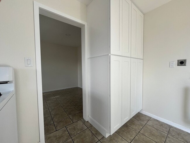 Building Photo - Cozy Upland Cottage 1bed + 1bath in a quiet neighborhood -  Available now