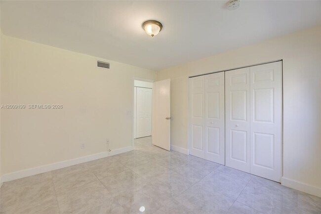Building Photo - 20160 NE 3rd Ct