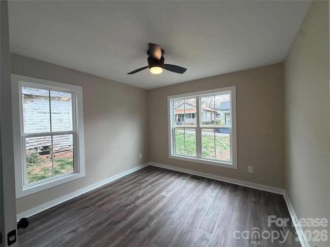 Building Photo - 620 W Bell St