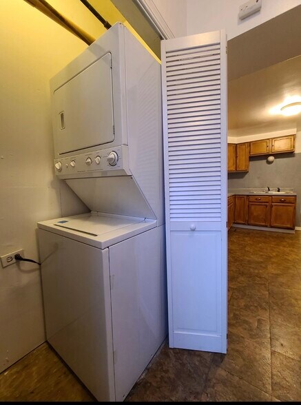 Building Photo - 1235 N Artesian Ave