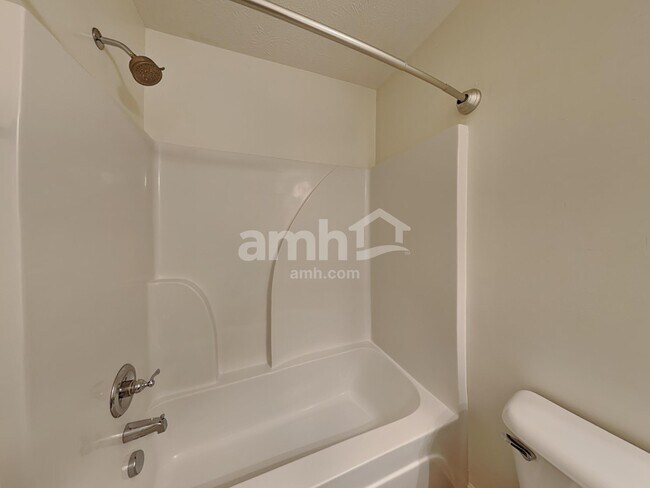 Building Photo - 123 Farmbrook Ct