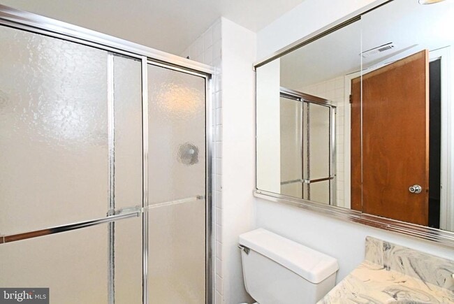 Building Photo - 592 Wrensong Rd