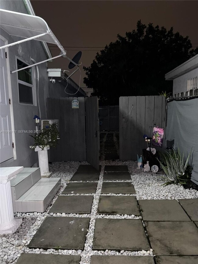 Building Photo - 2315 Cleveland St