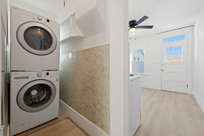 Building Photo - 707 E Front St