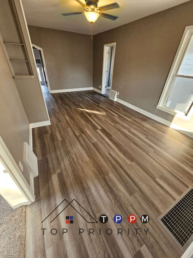 Building Photo - 3 Bedroom | 1 Bathroom Single-Family Home ...