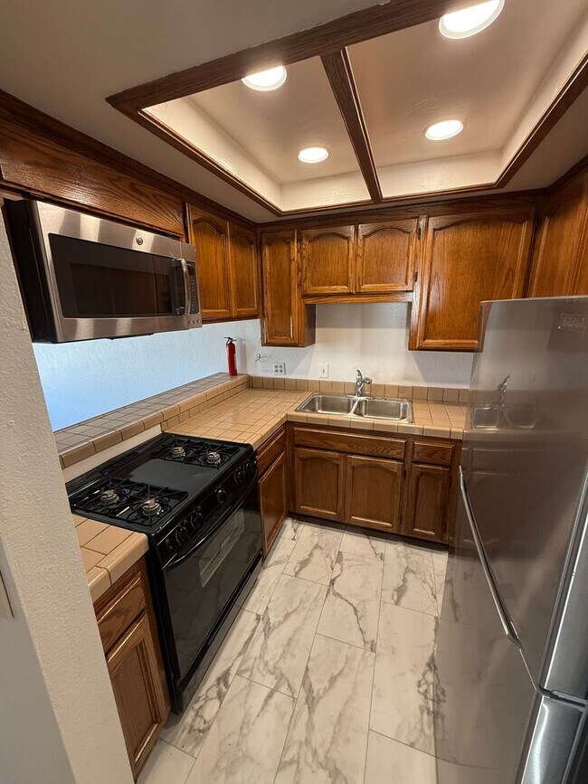 Building Photo - 3702-10 Crown Point Dr