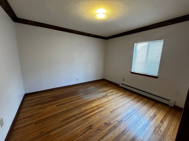 Building Photo - Near UNM. 3 Bedroom 2 bath