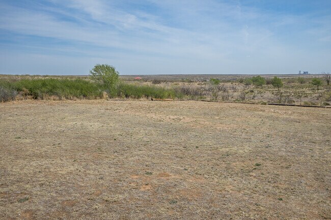 Building Photo - 214 E Mobley St