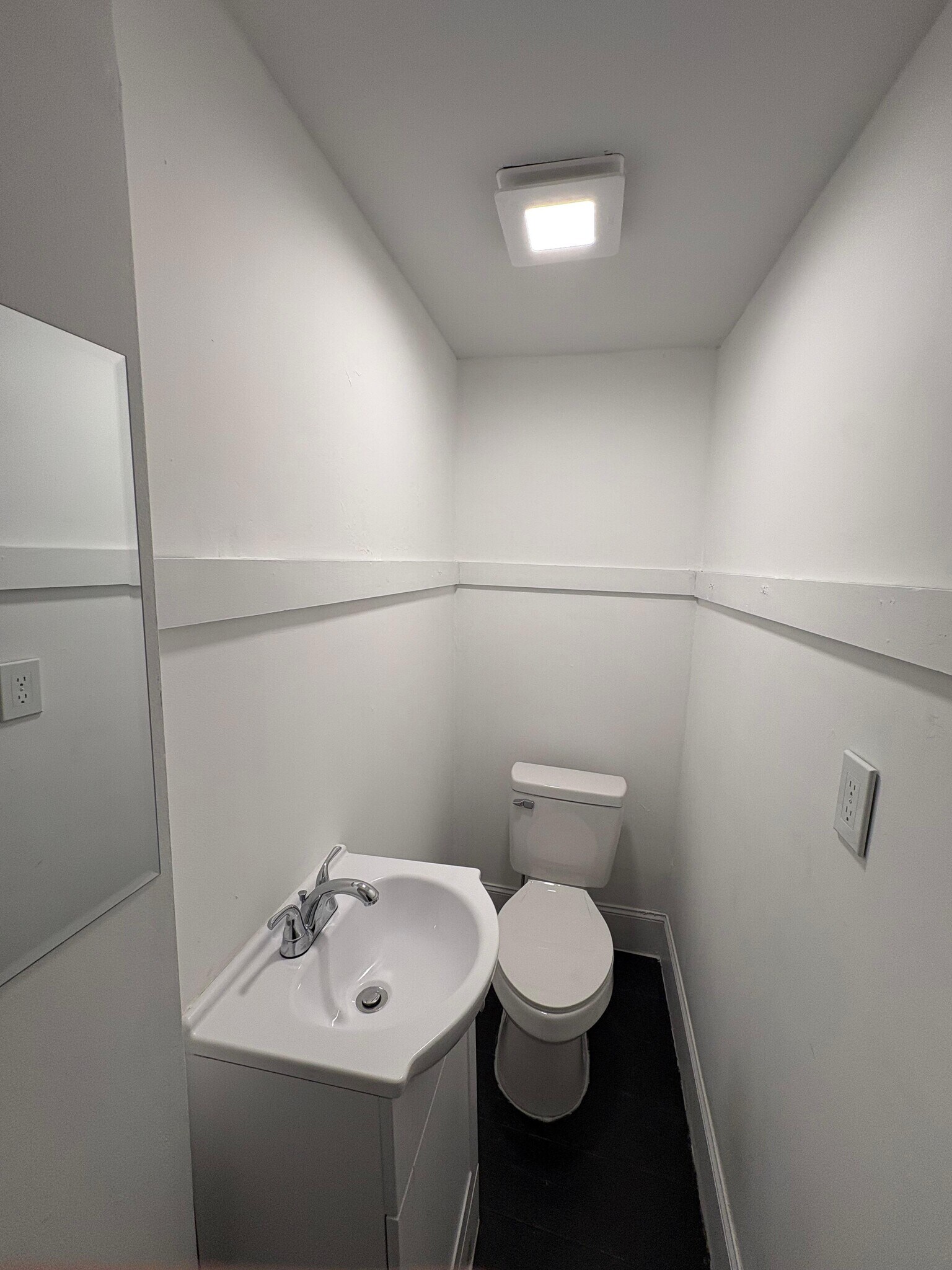 Building Photo - 230 E 10th St