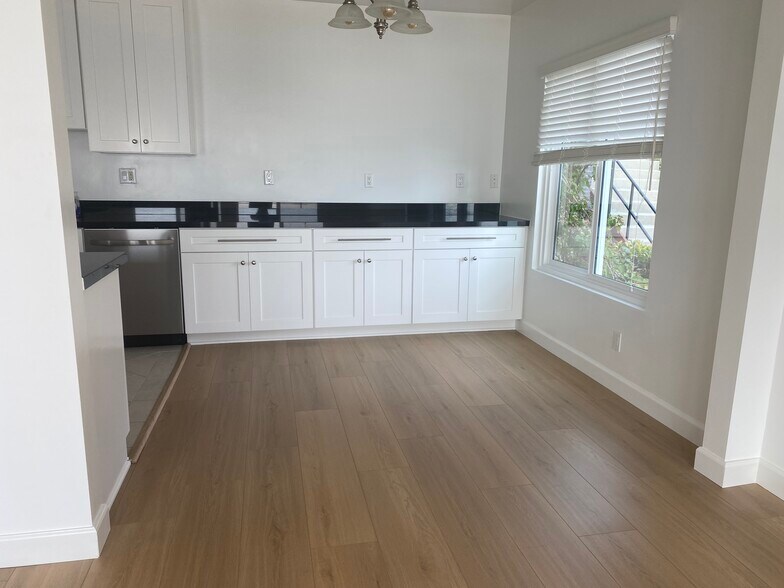 Building Photo - 18139 Coastline Dr