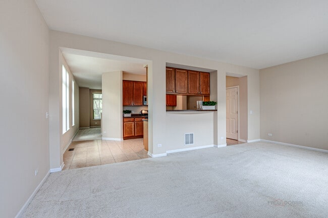 Building Photo - 726 Summit Ln