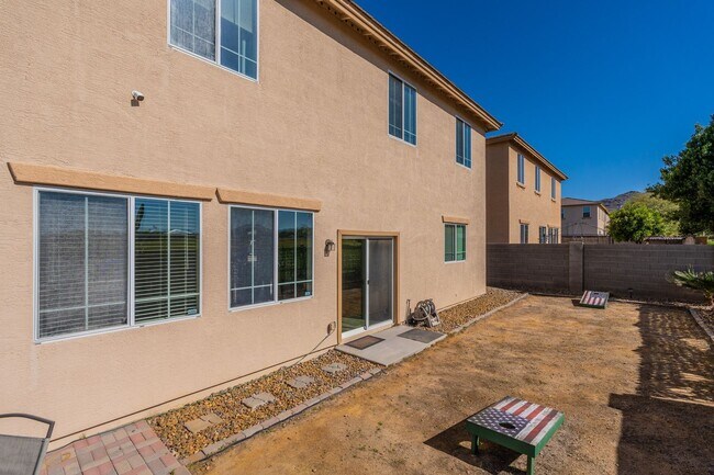 Building Photo - Spacious 4 Bed 2.5 Ba in Gated Community