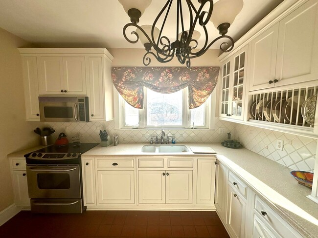 Building Photo - 2023 E Beverly Rd