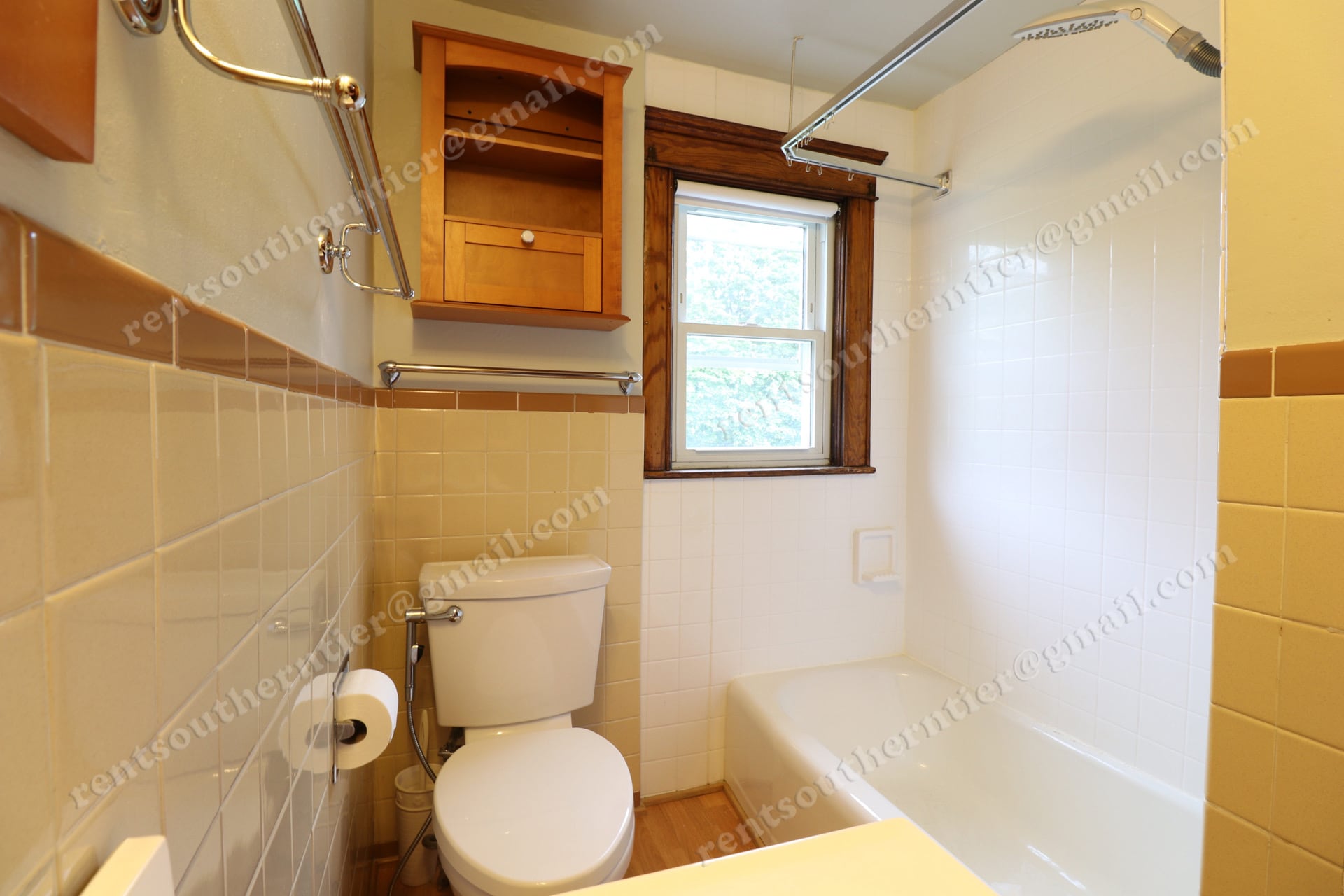 Upstairs Bathroom 2 - 128 Crestmont Rd