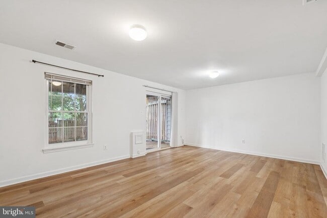 Building Photo - 46858 Lawnes Creek Terrace
