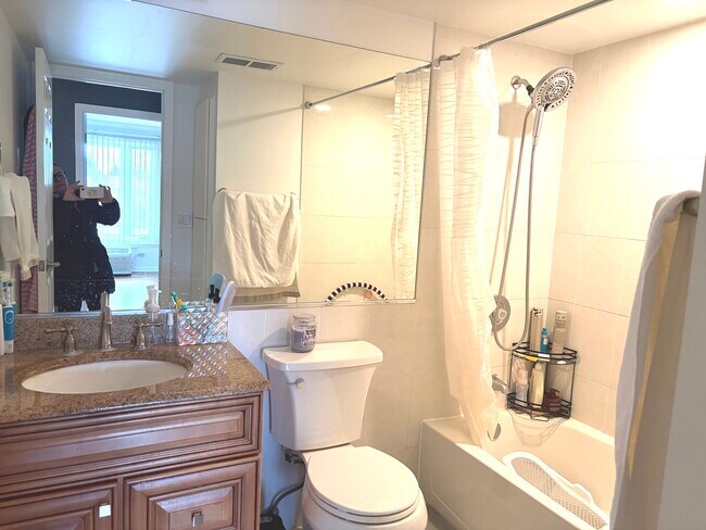 Building Photo - 1 One Renaissance Pl